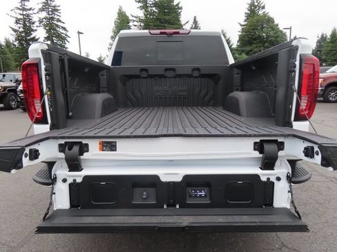 Certified 2025 GMC Sierra 1500 AT4 w/ AT4 Premium Package AWD/4WD image 8