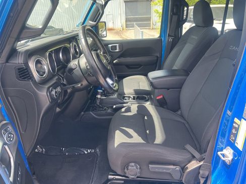 Used 2022 Jeep Wrangler Unlimited Sahara w/ Cold Weather Group AWD/4WD image 13