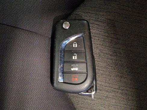 Used 2022 Toyota Camry LE FWD image 32