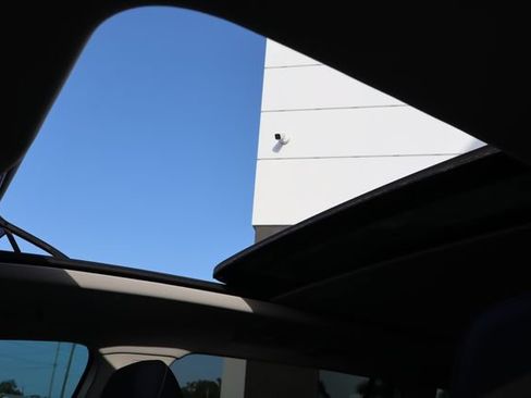 Used 2021 Volkswagen Tiguan SE w/ Panoramic Sunroof Package FWD image 41