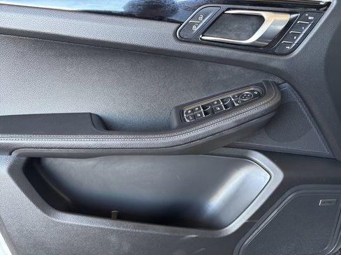 Used 2024 Porsche Macan Turbo AWD/4WD image 10