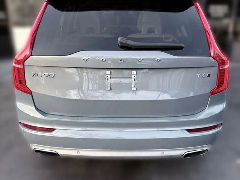 Used 2021 Volvo XC90 T6 Momentum image 4