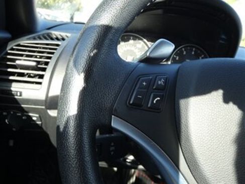 Used 2010 BMW 128i Convertible image 28