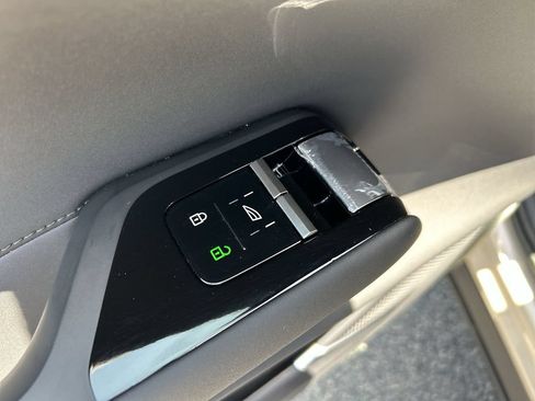 Certified 2025 Volvo EX90 Plus AWD/4WD image 16
