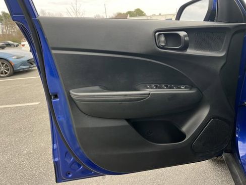 Used 2023 Hyundai Venue Limited image 10