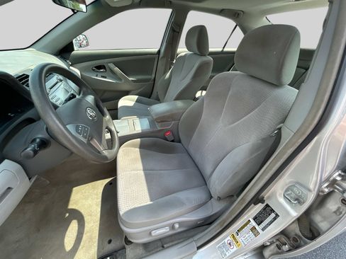 Used 2010 Toyota Camry LE image 18