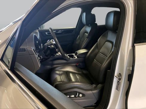 Used 2019 Porsche Cayenne AWD/4WD image 7