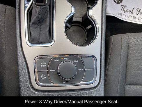 Used 2019 Jeep Grand Cherokee Laredo image 29