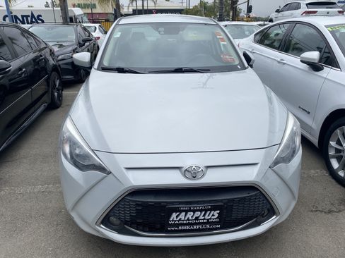 Used 2019 Toyota Yaris LE FWD image 3