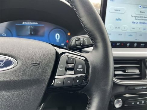 Used 2025 Ford Escape Platinum image 18