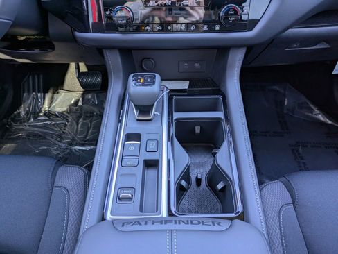 New 2025 Nissan Pathfinder SV w/ Black Appearance Package image 19