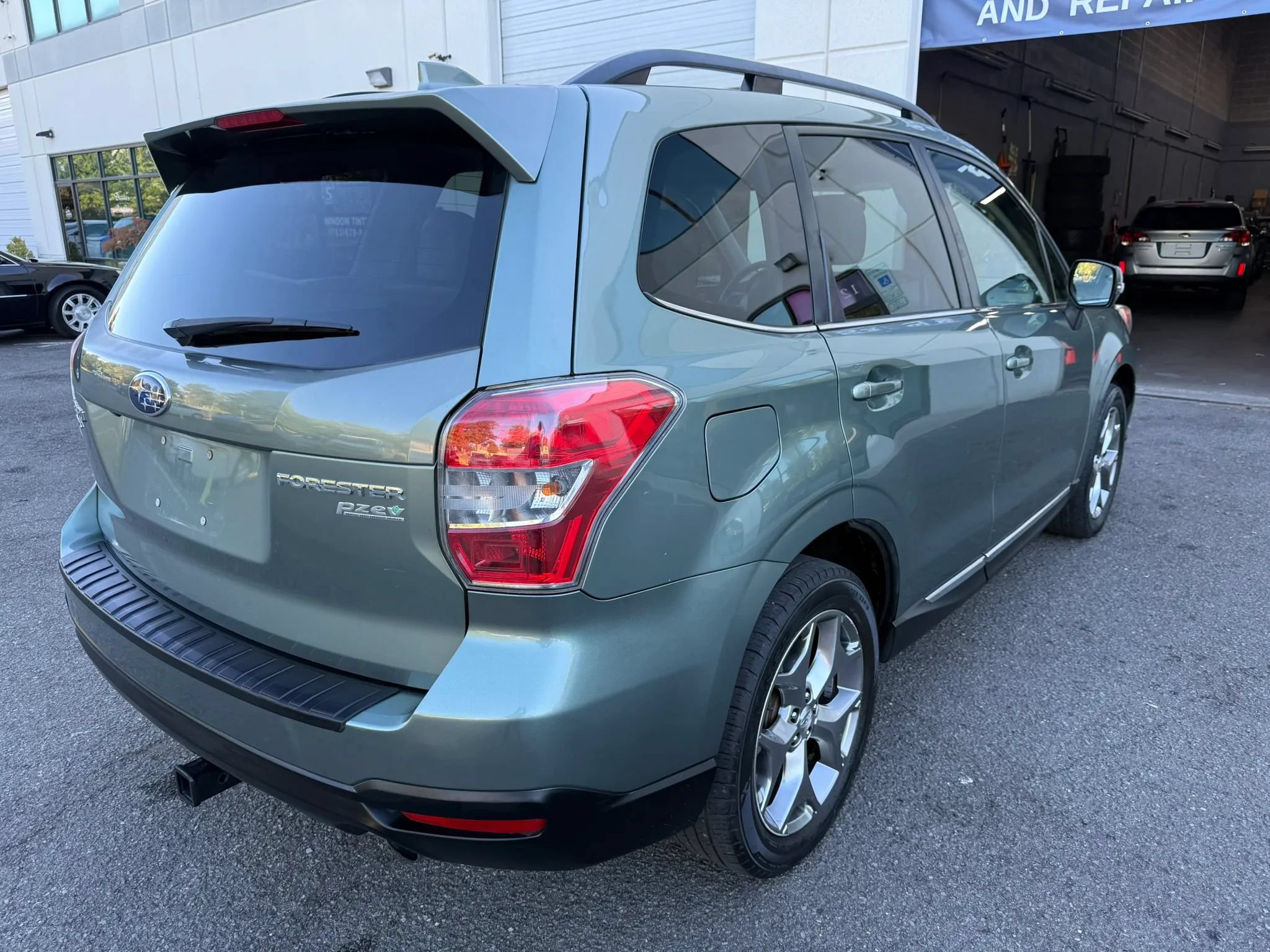 Used 2016 Subaru Forester 2.5i Touring w/ Popular Package #2 AWD/4WD image 12
