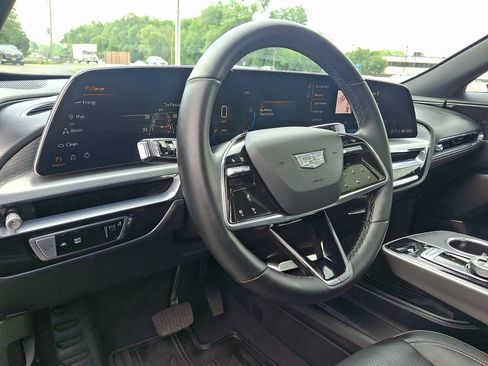 Certified 2024 Cadillac Lyriq Luxury RWD image 17