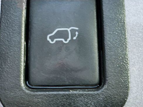 Used 2018 Toyota Highlander XLE AWD/4WD image 34