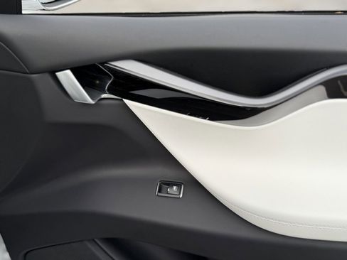 Used 2020 Tesla Model X Long Range image 37