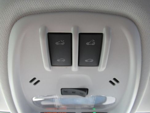 Used 2025 Chevrolet Trax LT w/ Sunroof Package FWD image 31