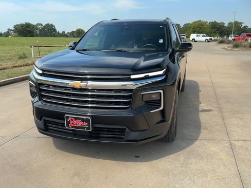 Used 2025 Chevrolet Traverse LT image 4