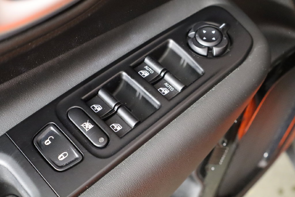 Used 2020 Jeep Renegade Altitude w/ UConnect 8.4 Nav Group AWD/4WD image 20