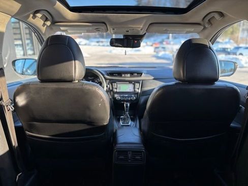 Used 2017 Nissan Rogue SL w/ SL Premium Package image 57