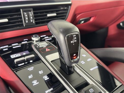 Certified 2023 Porsche Cayenne Platinum Edition AWD/4WD image 34