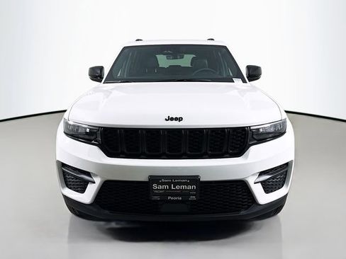 New 2025 Jeep Grand Cherokee Altitude image 2