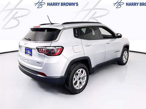 Used 2025 Jeep Compass Latitude image 28