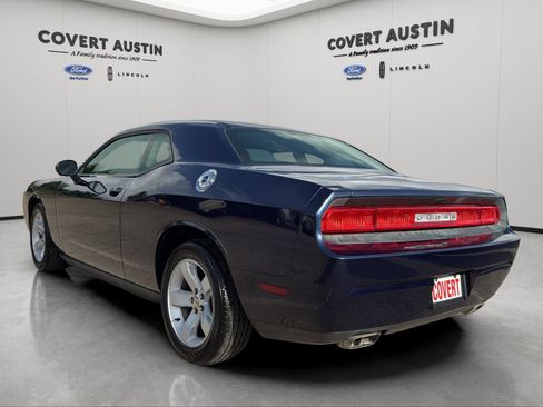 Used 2014 Dodge Challenger SXT RWD image 4