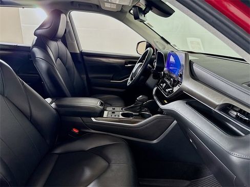 Used 2023 Toyota Highlander Limited image 25