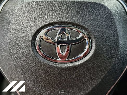 Used 2023 Toyota Corolla SE w/ SE Premium Package FWD image 33