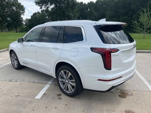 Used 2024 Cadillac XT6 Premium Luxury w/ Technology Package FWD image 3