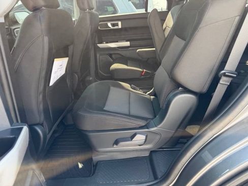 Used 2023 Ford Explorer XLT AWD/4WD image 11