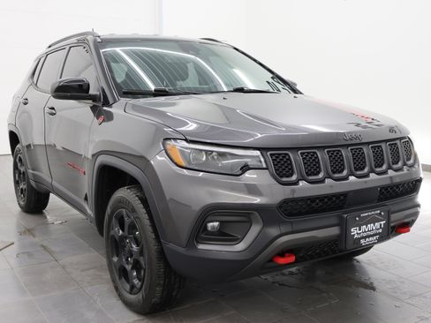Used 2023 Jeep Compass Trailhawk w/ Trailhawk Elite Group image 2