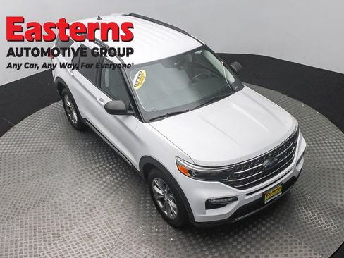 Used 2022 Ford Explorer XLT w/ Equipment Group 202A AWD/4WD image 3