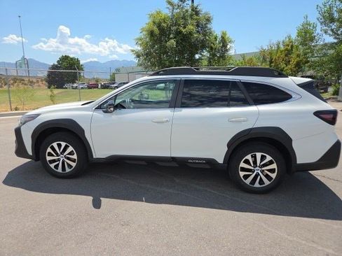 Used 2023 Subaru Outback Premium AWD/4WD image 7