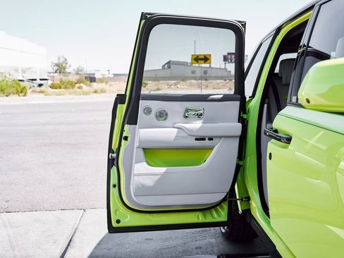 Used 2024 Rolls-Royce Cullinan image 32