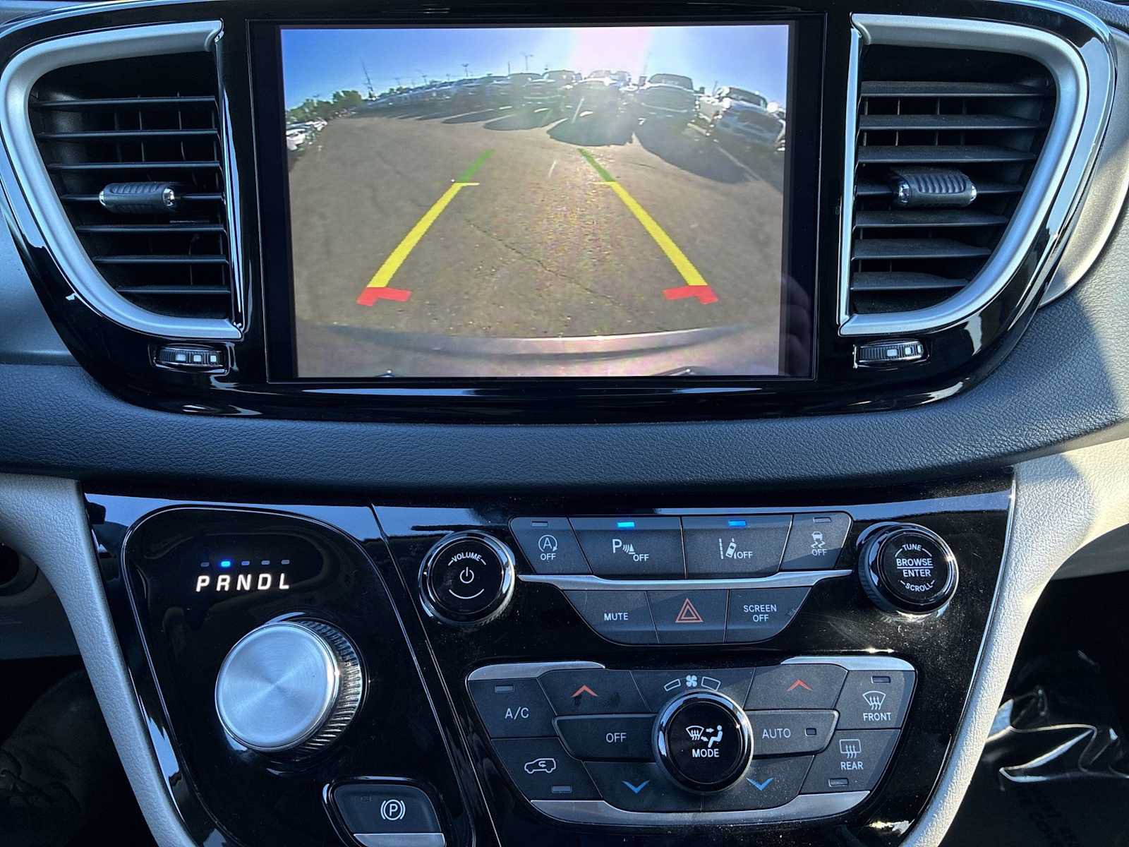 Used 2023 Chrysler Pacifica Touring-L FWD image 22