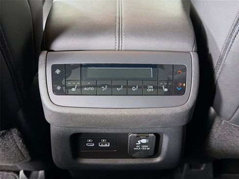 Used 2025 Nissan Pathfinder Platinum AWD/4WD image 25