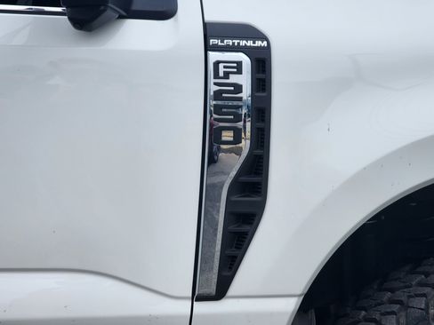 Used 2024 Ford F250 Platinum w/ FX4 Off-Road Package image 16
