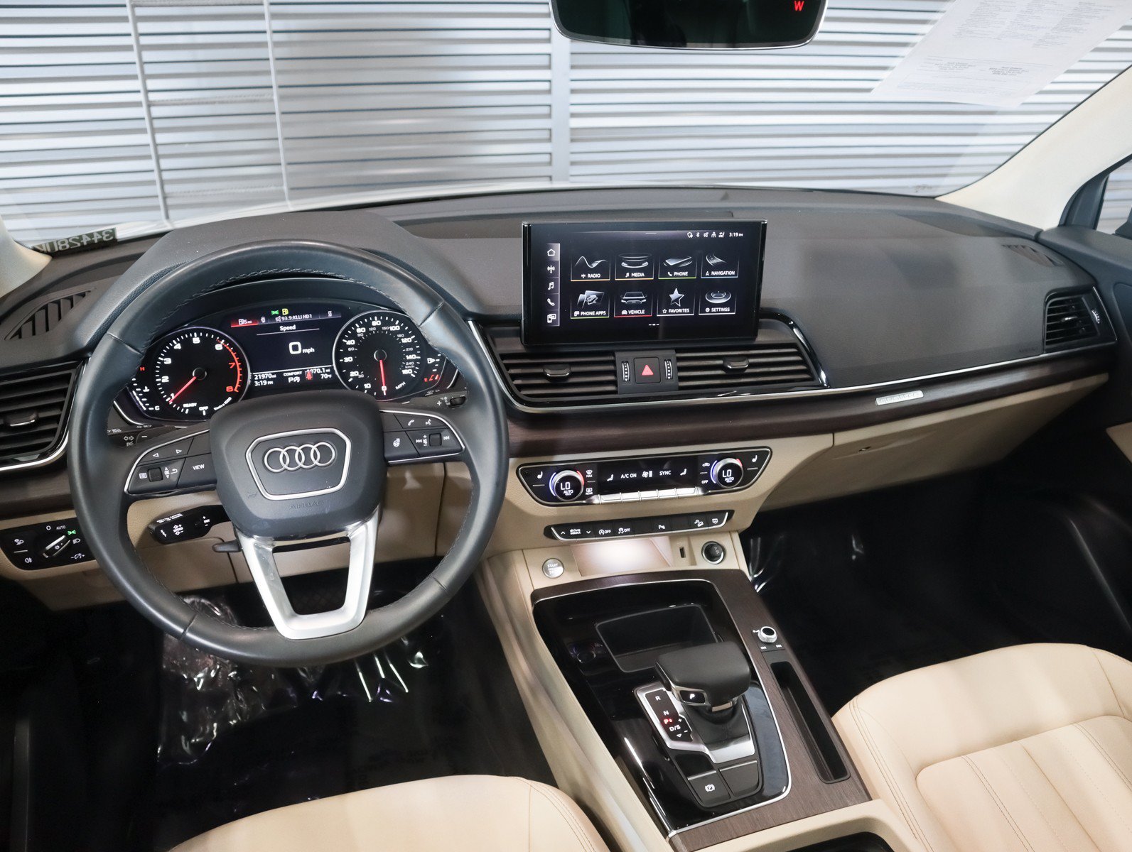 Used 2023 Audi Q5 2.0T Premium w/ Convenience Package AWD/4WD image 19