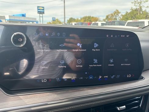 New 2026 Chevrolet Suburban Premier image 21