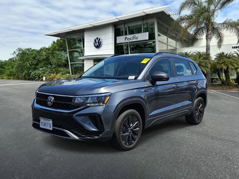 Used 2023 Volkswagen Taos S w/ Driver Assistance Package FWD image 1