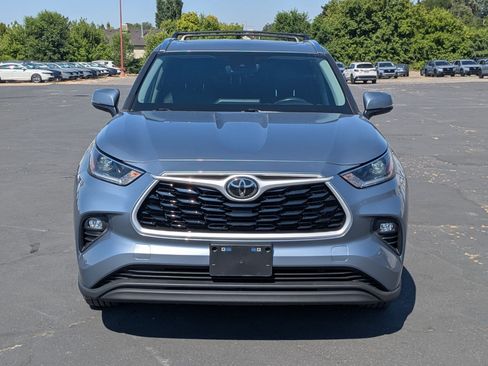 Used 2021 Toyota Highlander XLE AWD/4WD image 11