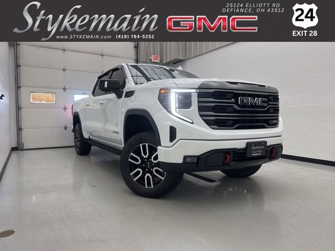 Used 2022 GMC Sierra 1500 AT4 w/ AT4 Preferred Package AWD/4WD image 1