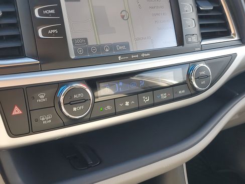 Used 2019 Toyota Highlander XLE image 36