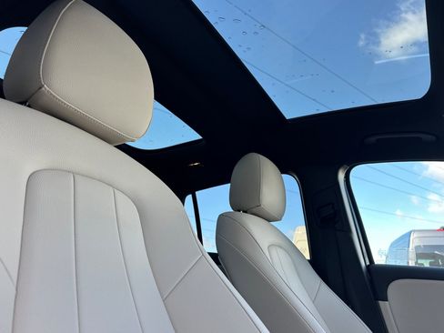 Certified 2025 Mercedes-Benz GLA 250 4MATIC image 17