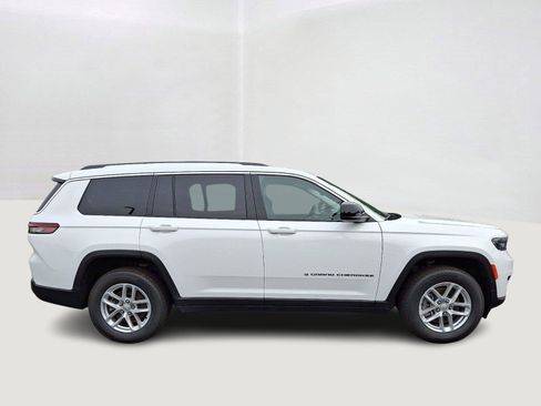 Used 2023 Jeep Grand Cherokee L Laredo AWD/4WD image 7