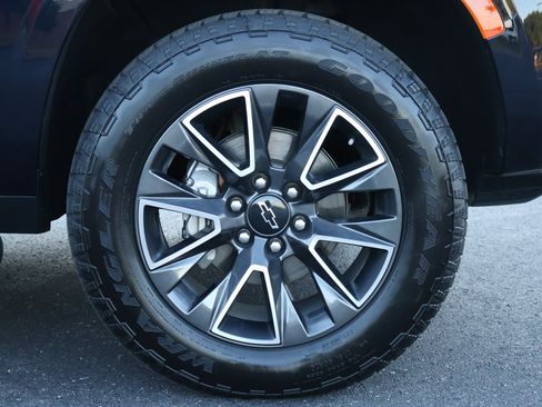 Used 2022 Chevrolet Tahoe Z71 w/ Luxury Package AWD/4WD image 31