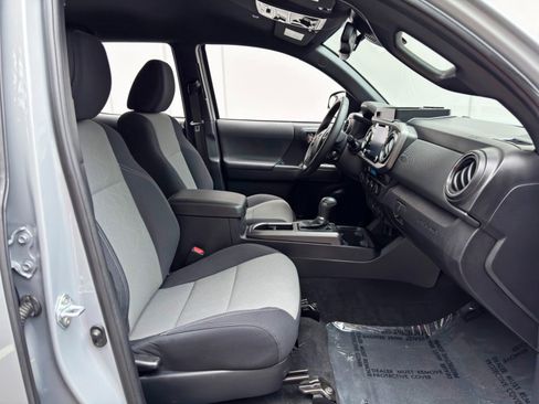 Used 2021 Toyota Tacoma TRD Off-Road AWD/4WD image 14