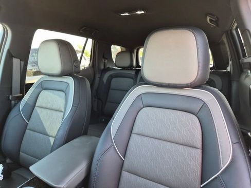 Used 2026 Chevrolet Equinox LT w/ Convenience Package II AWD/4WD image 9