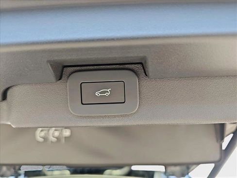 New 2025 Land Rover Discovery Dynamic SE image 14